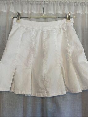 VTG No Boundaries White Flared Skirt